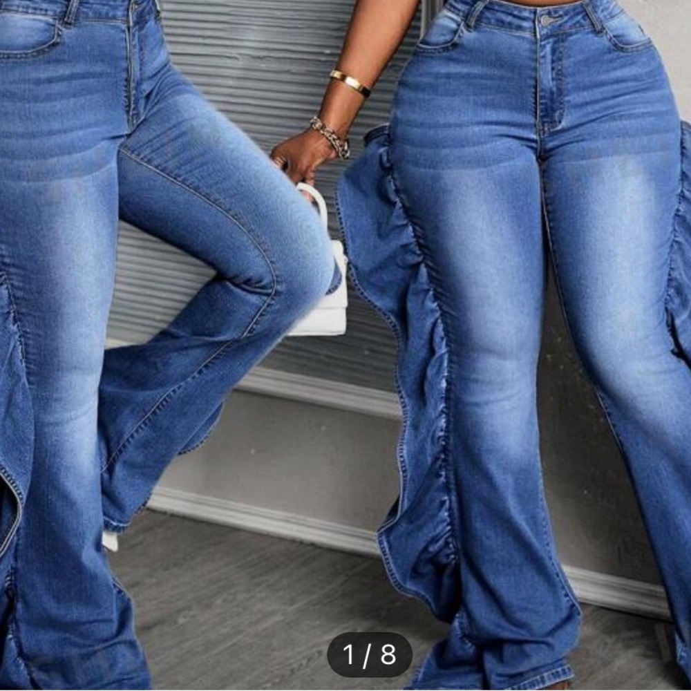 Blue high-waisted flare jeans #flares #cute #stretchy #tall